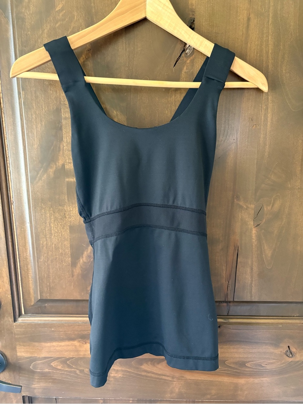 Lululemon Black Swift Tank Cross Back Straps Yoga Run Sports Top Size 8